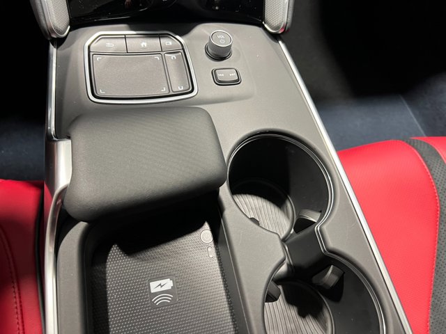 Vehicle image 24 of 33
