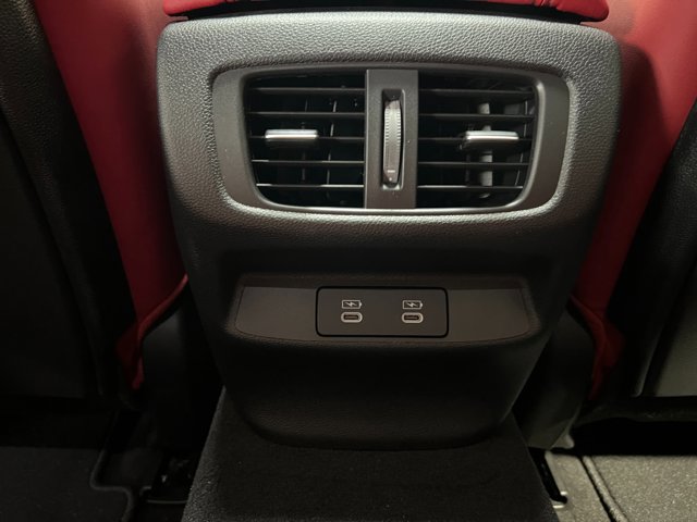 Vehicle image 31 of 33