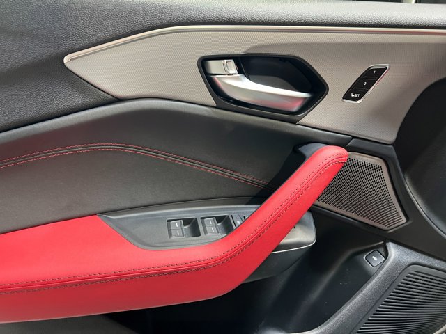 Vehicle image 17 of 33