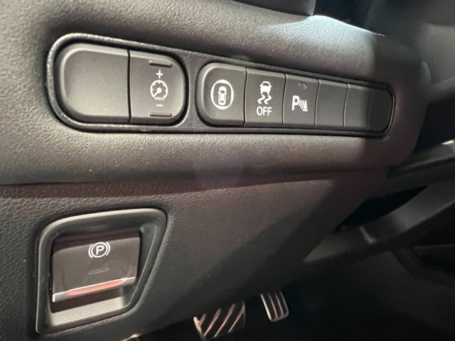 Vehicle image 18 of 33