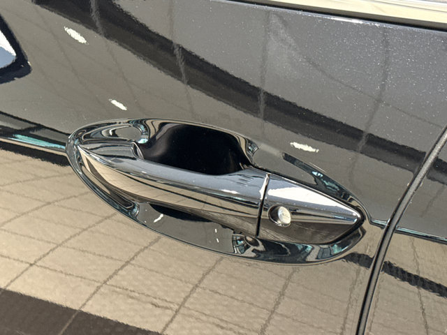Vehicle image 10 of 30