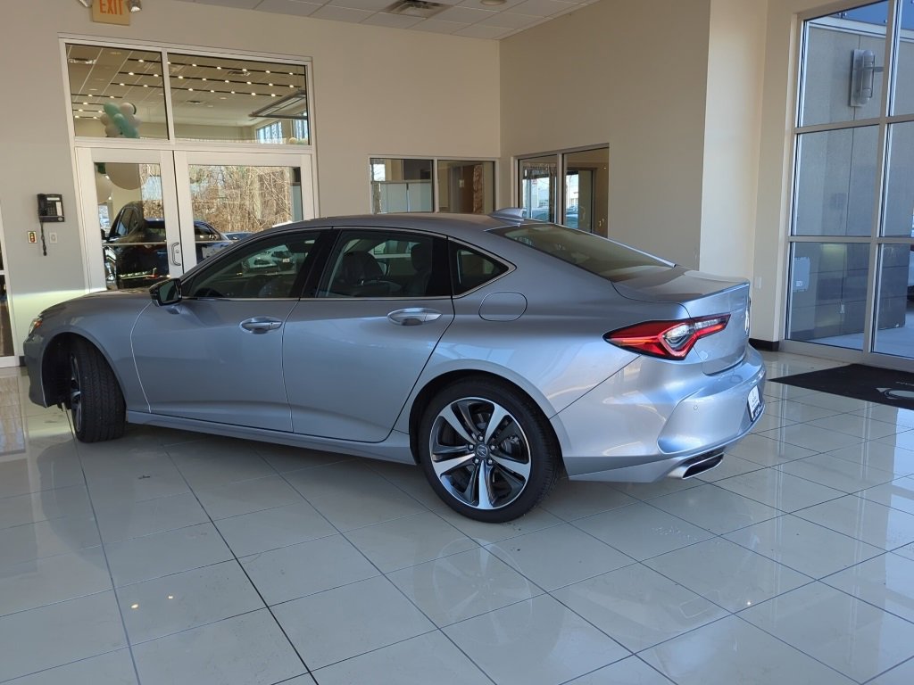 Vehicle image 4 of 53