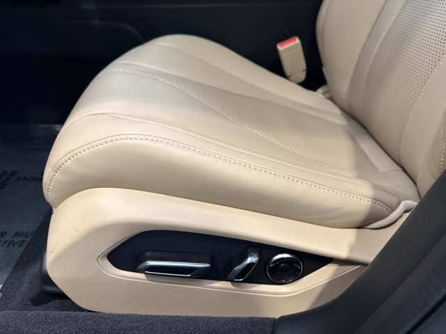 Vehicle image 24 of 25