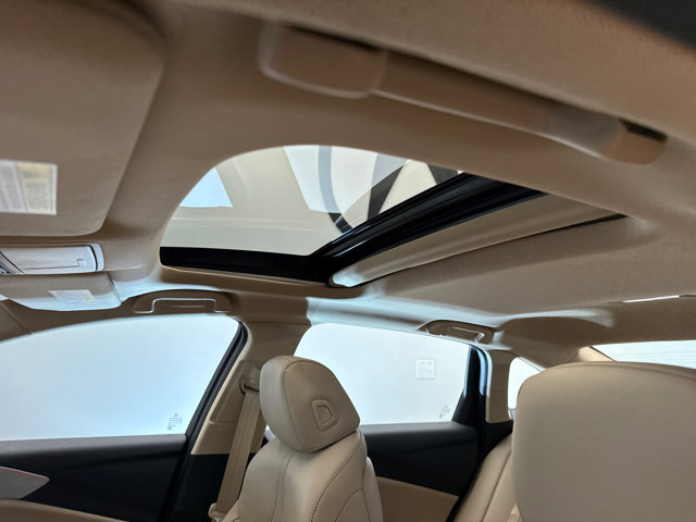 Vehicle image 19 of 25