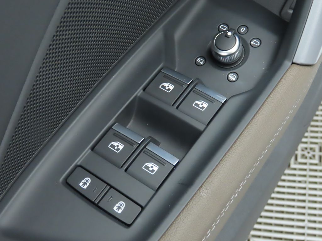 Vehicle image 29 of 35