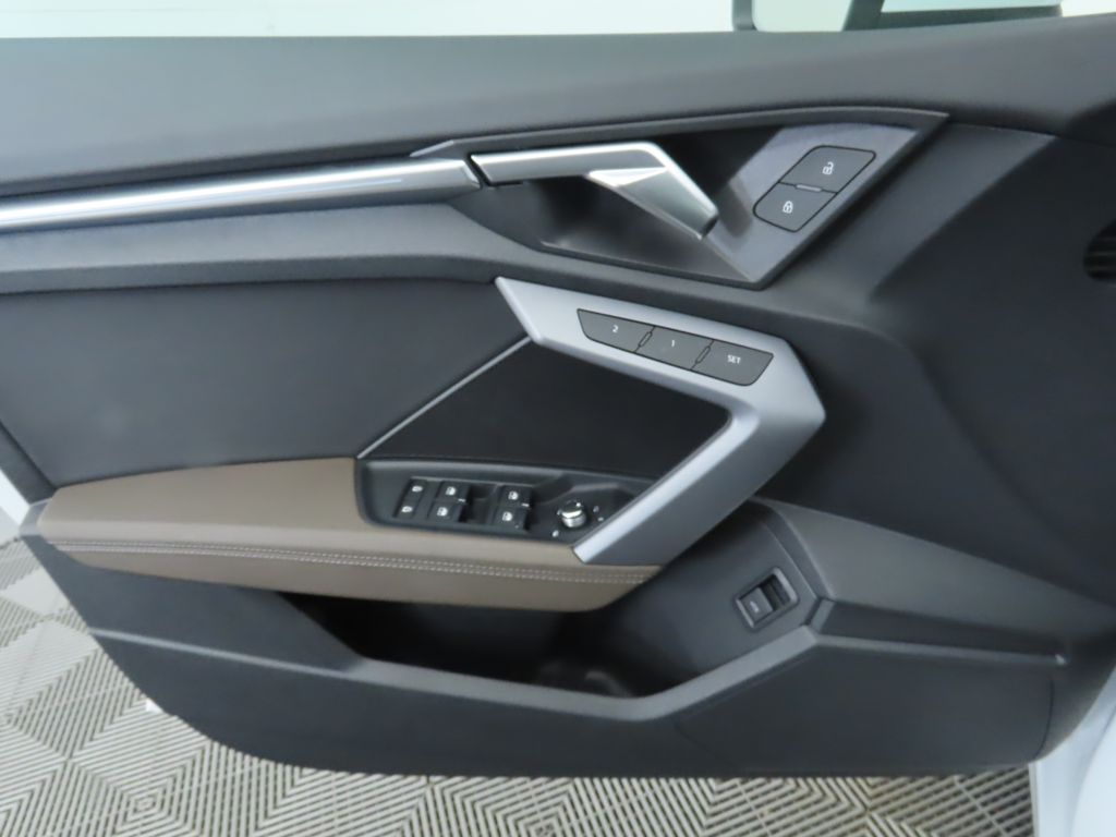 Vehicle image 26 of 35