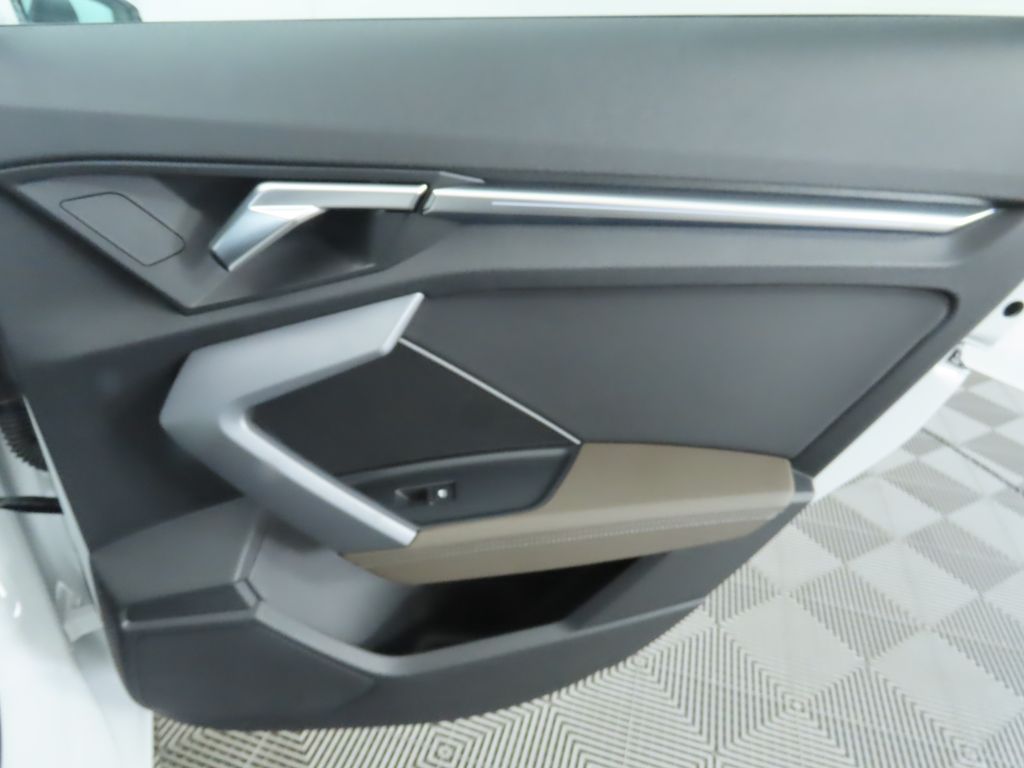 Vehicle image 28 of 35