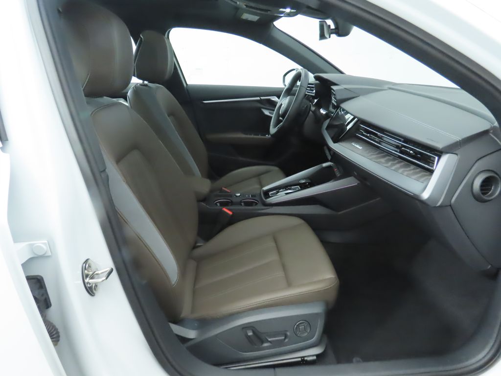 Vehicle image 15 of 35