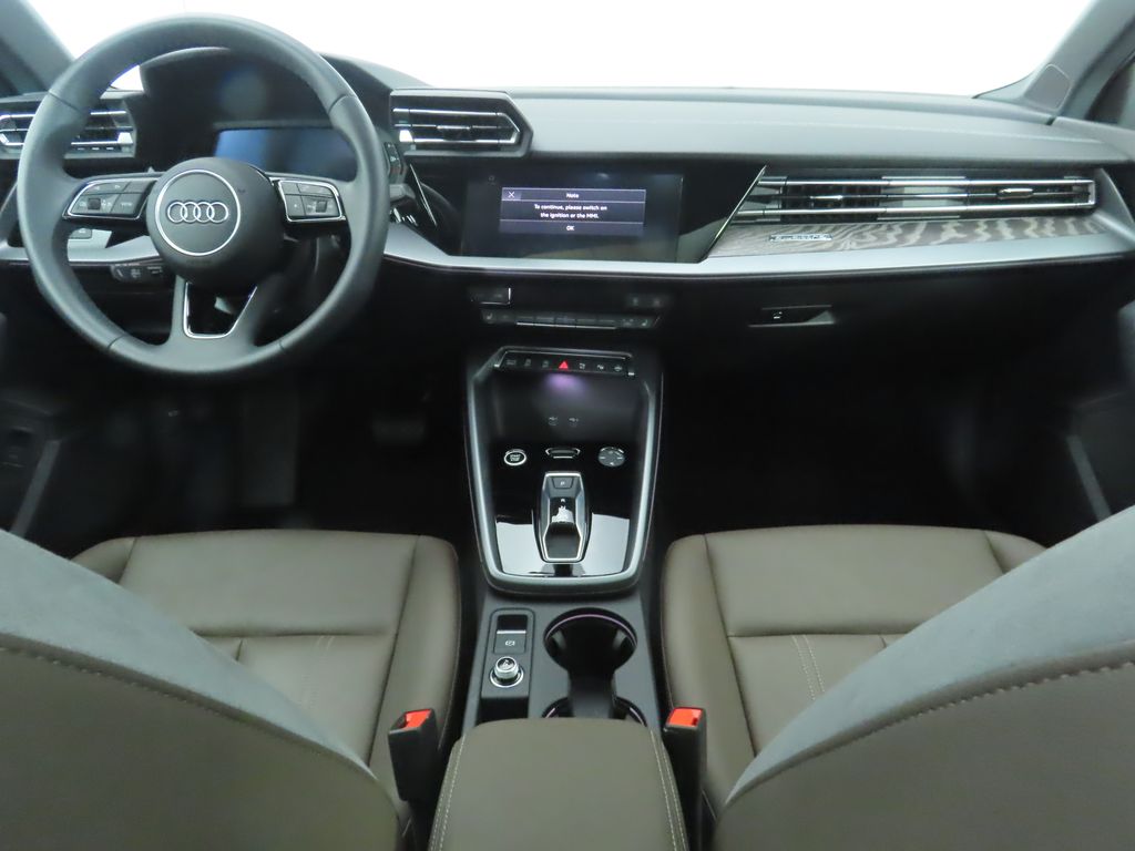 Vehicle image 21 of 35