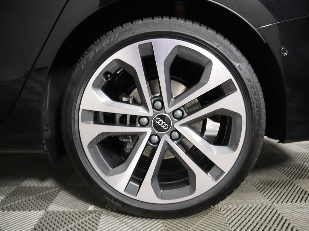 Vehicle image 32 of 34