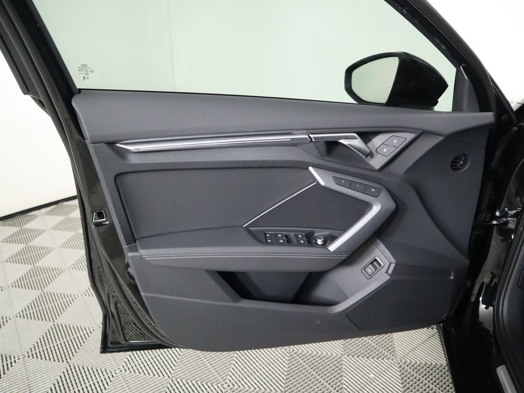 Vehicle image 26 of 34