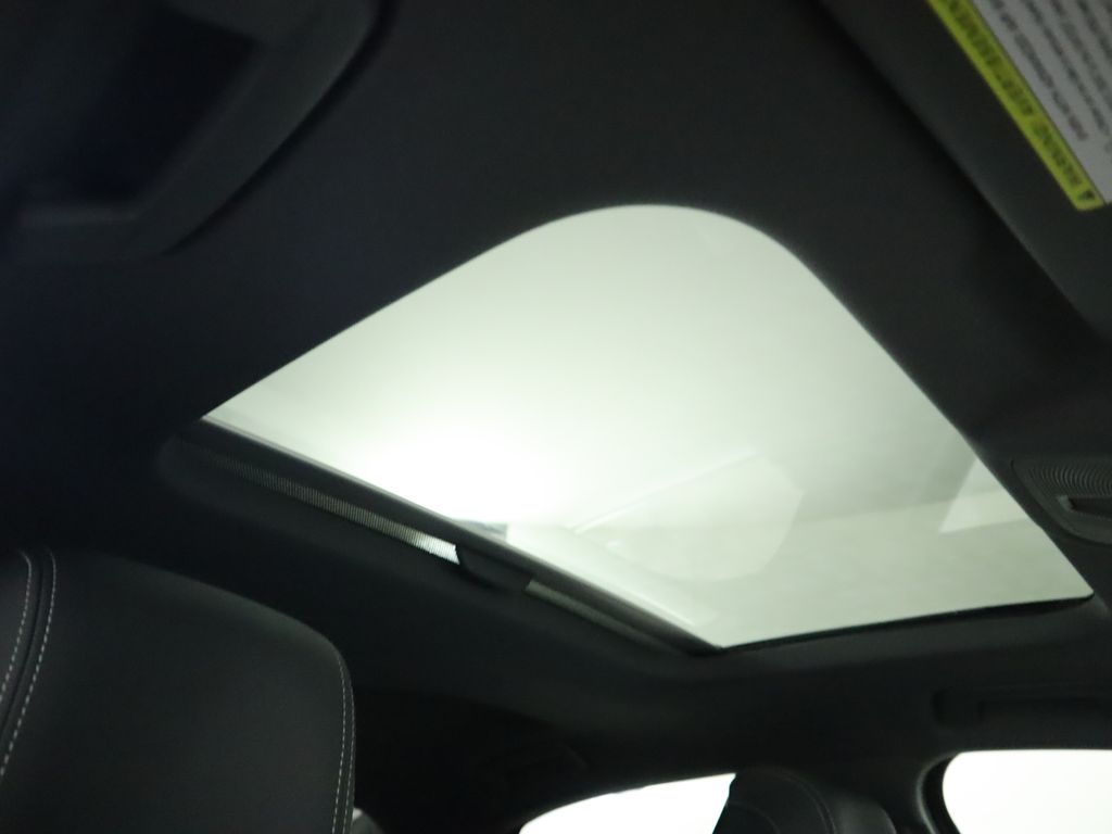 Vehicle image 20 of 34