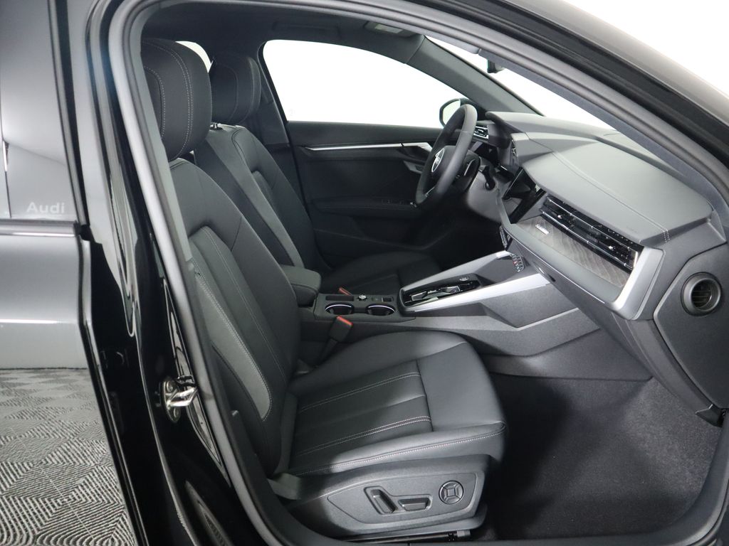 Vehicle image 22 of 34