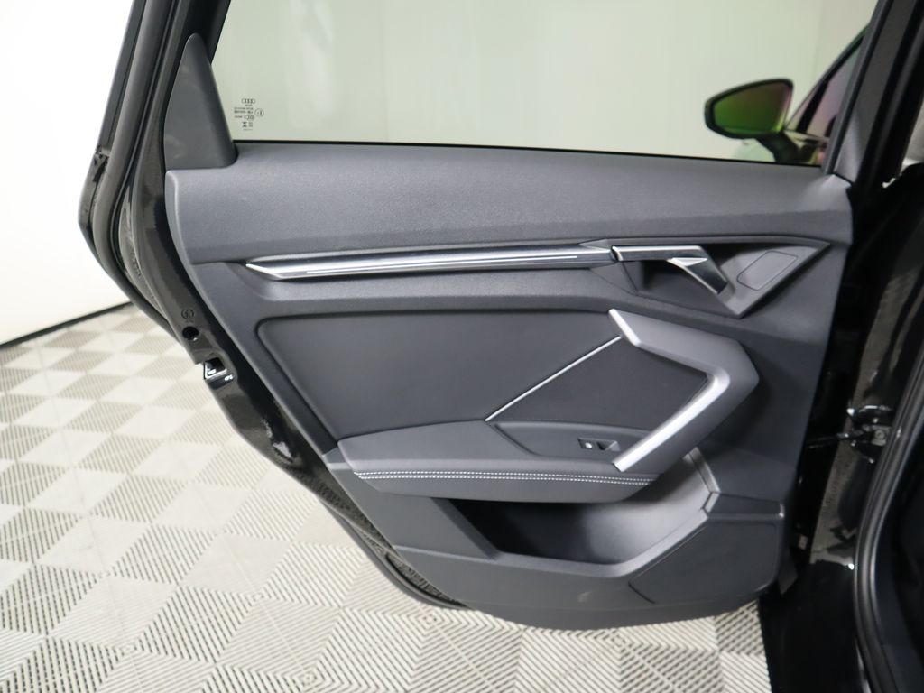 Vehicle image 28 of 34