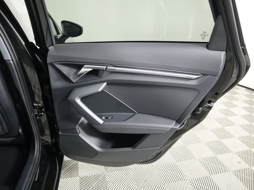 Vehicle image 29 of 34