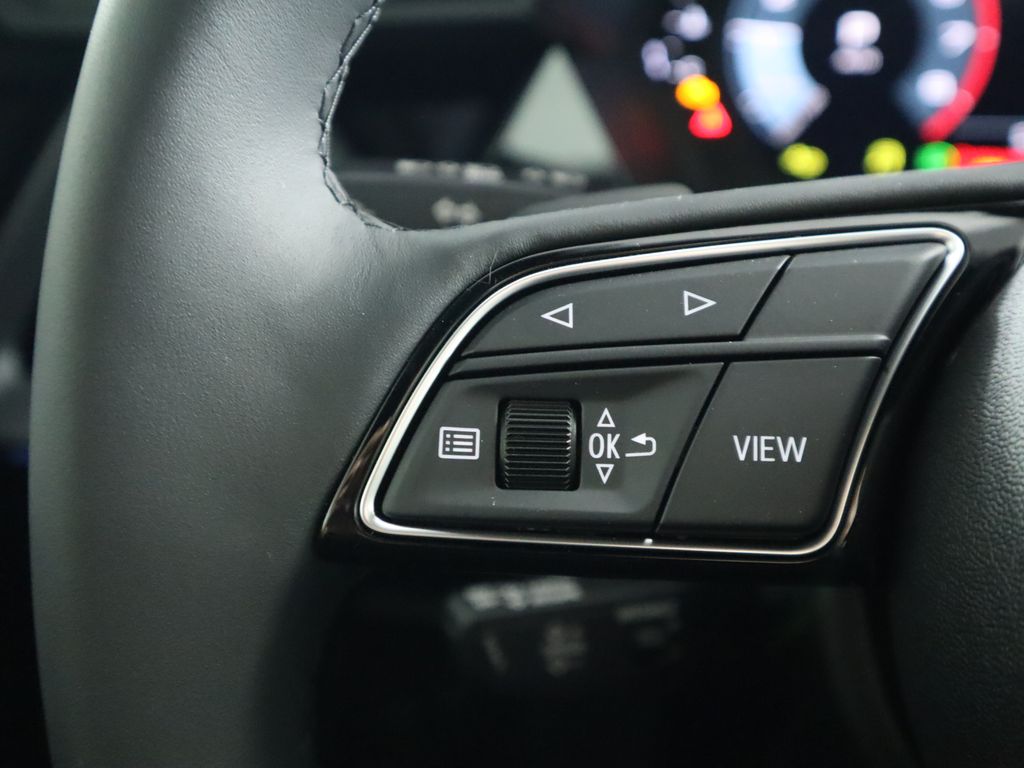 Vehicle image 13 of 34