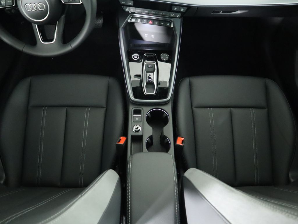 Vehicle image 18 of 34