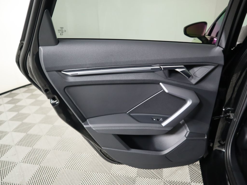 Vehicle image 28 of 34