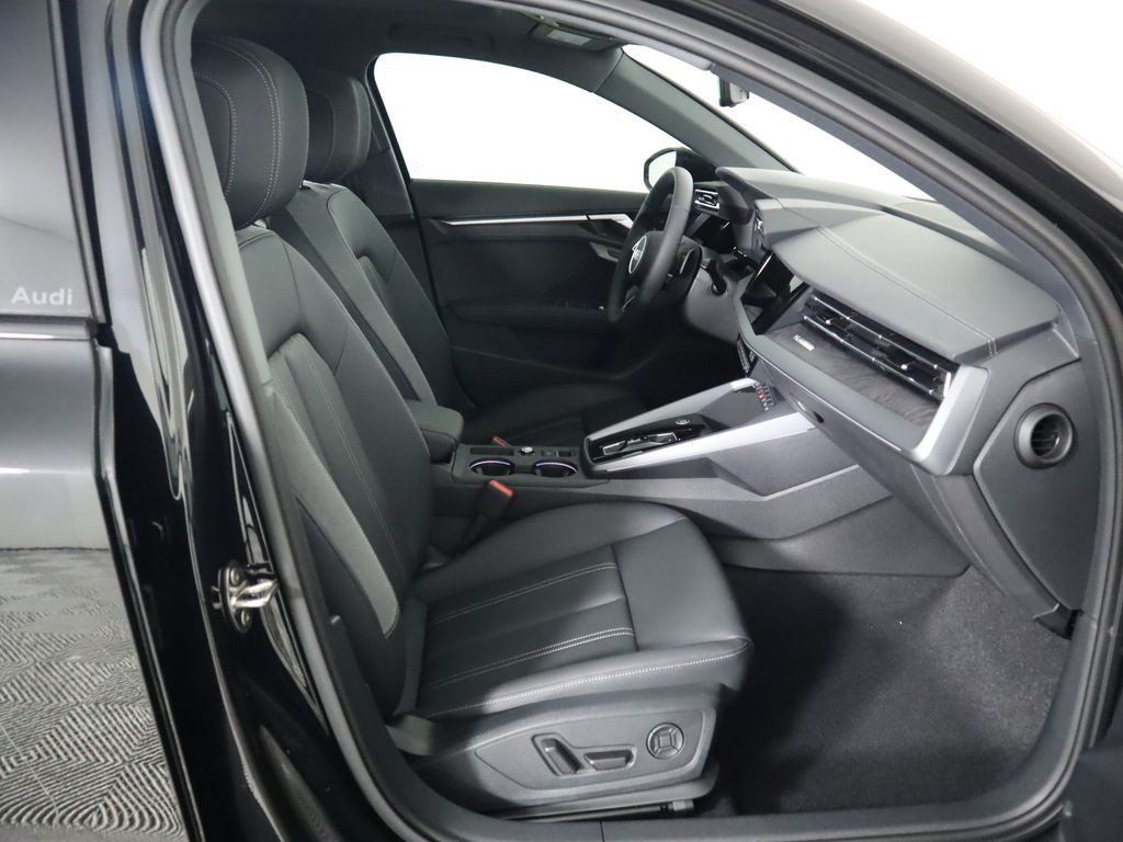 Vehicle image 22 of 34