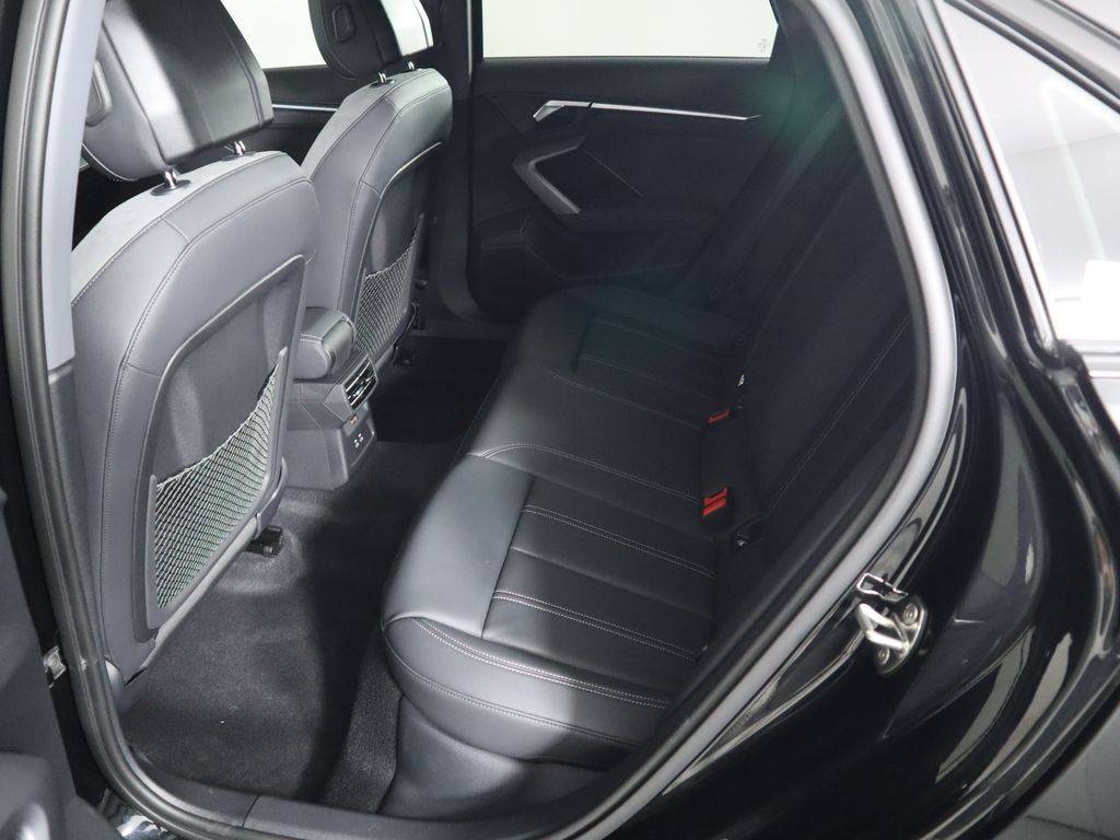 Vehicle image 23 of 34