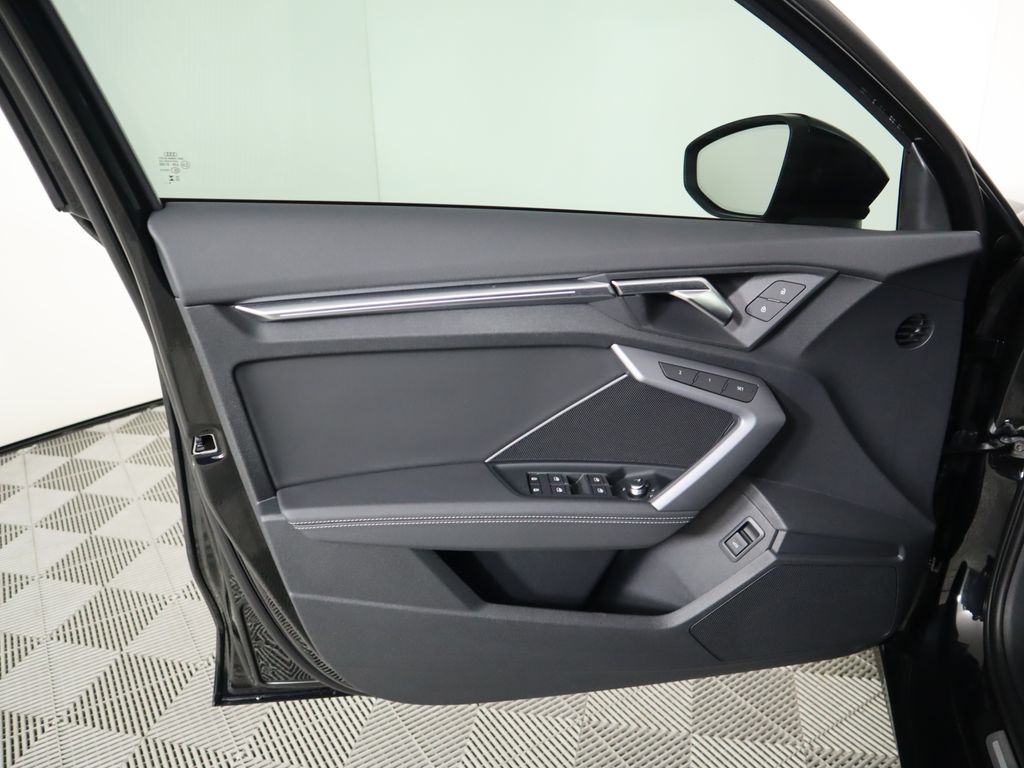 Vehicle image 26 of 34