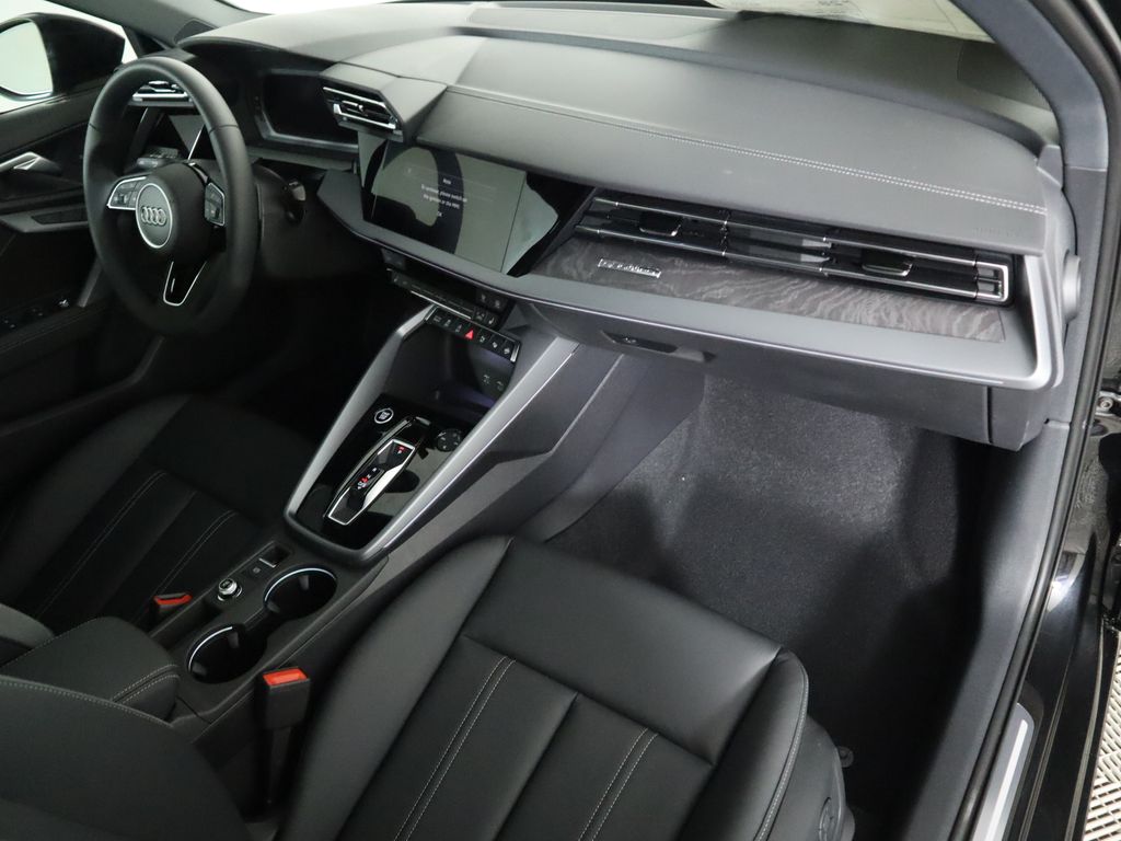 Vehicle image 19 of 34