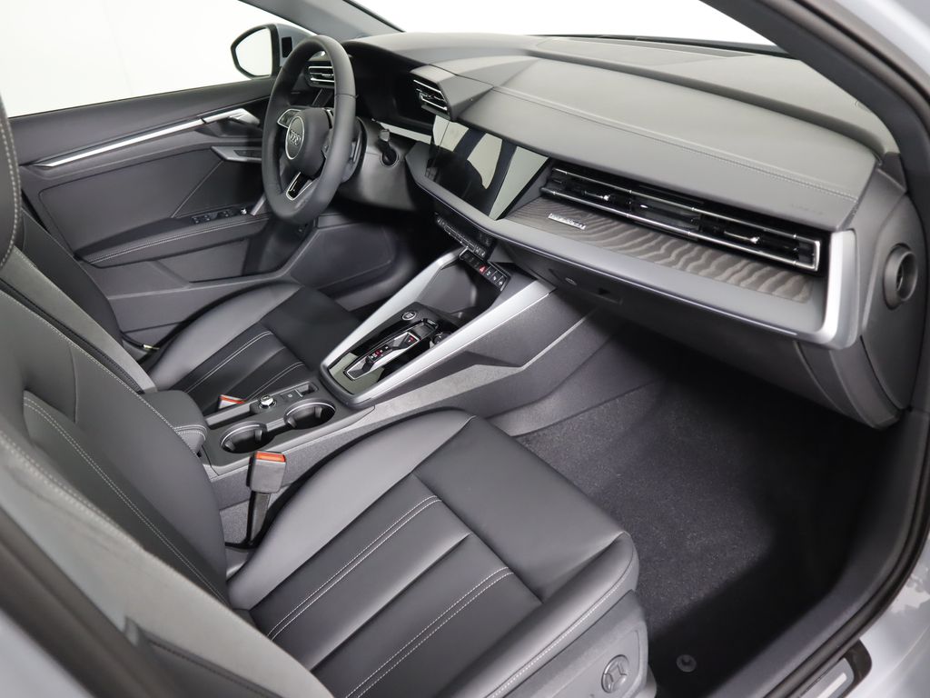 Vehicle image 19 of 34