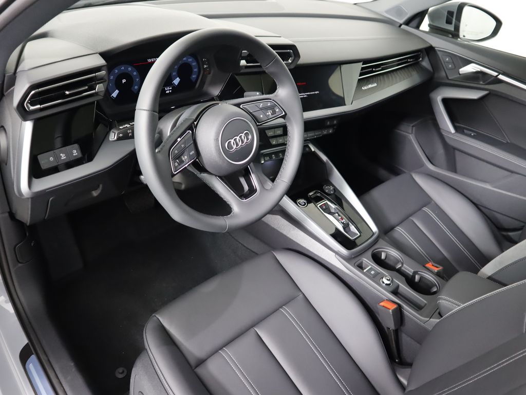 Vehicle image 11 of 34