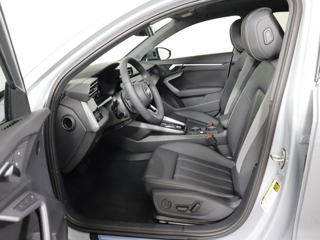 Vehicle image 21 of 34
