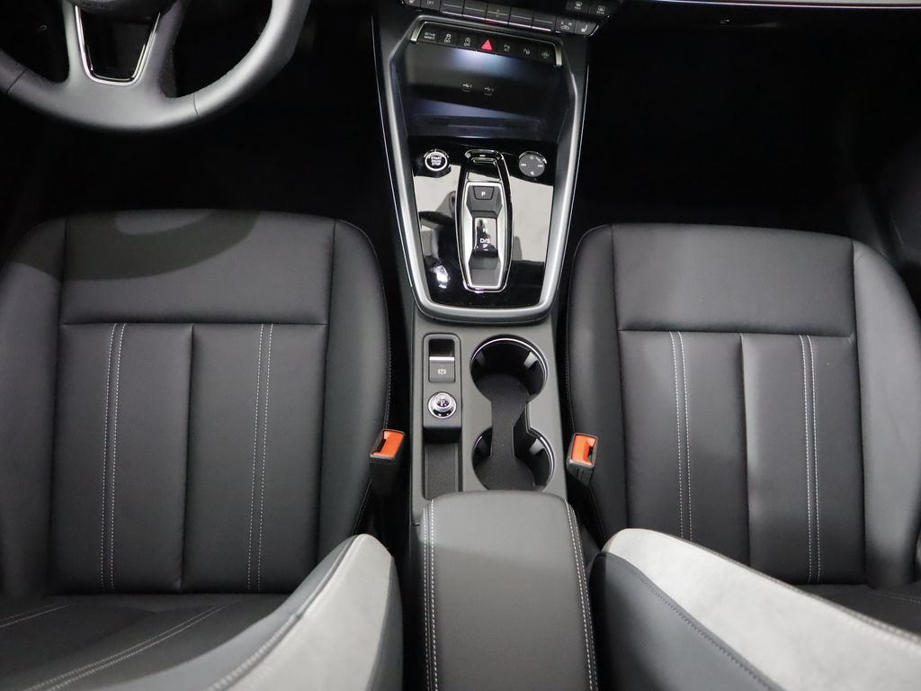 Vehicle image 18 of 34