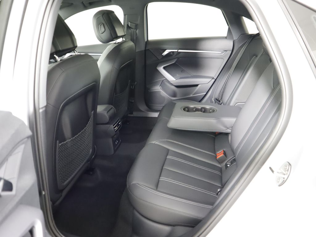 Vehicle image 23 of 34