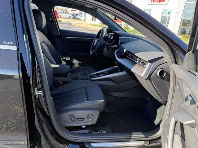 Vehicle image 15 of 27