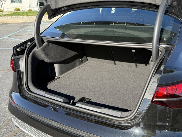 Vehicle image 14 of 27