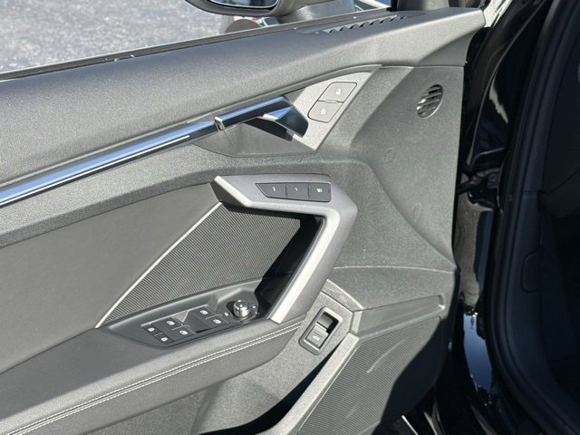 Vehicle image 9 of 27