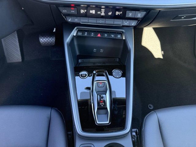 Vehicle image 21 of 27