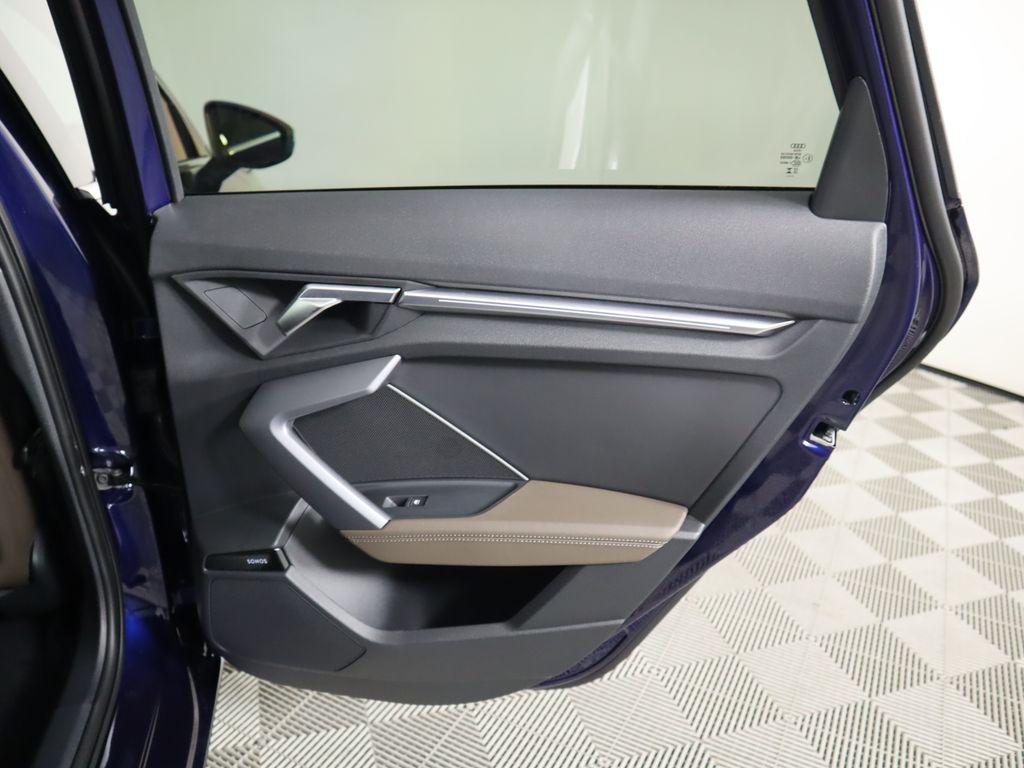 Vehicle image 29 of 34