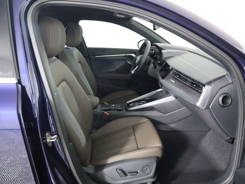 Vehicle image 22 of 34