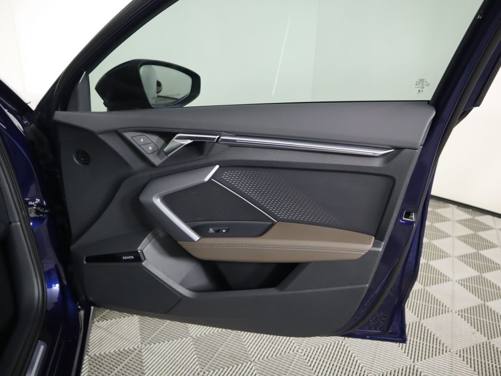 Vehicle image 27 of 34