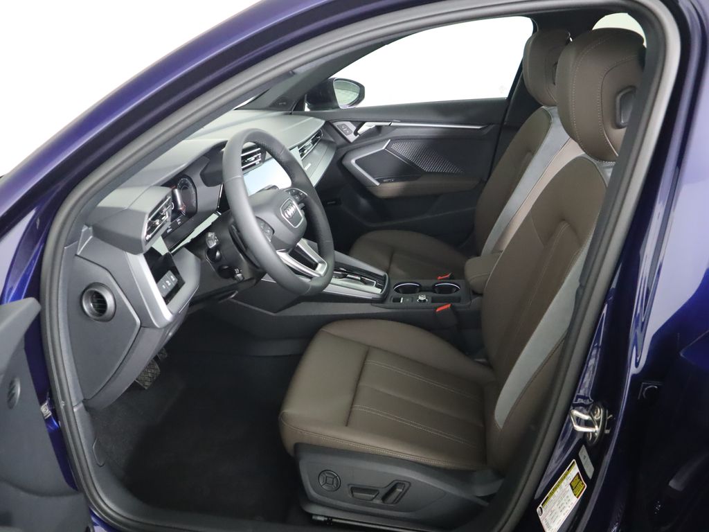 Vehicle image 21 of 34