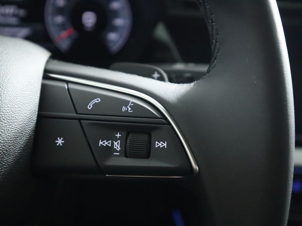 Vehicle image 14 of 34
