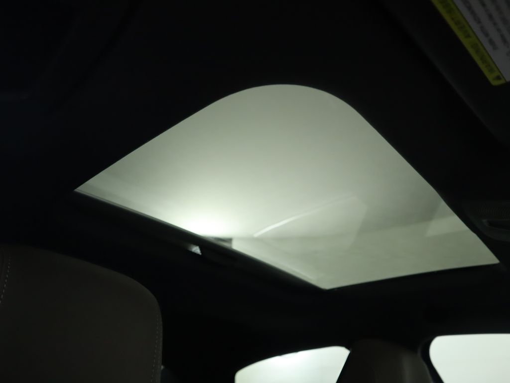 Vehicle image 20 of 34