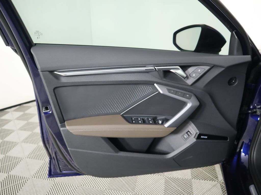 Vehicle image 26 of 34