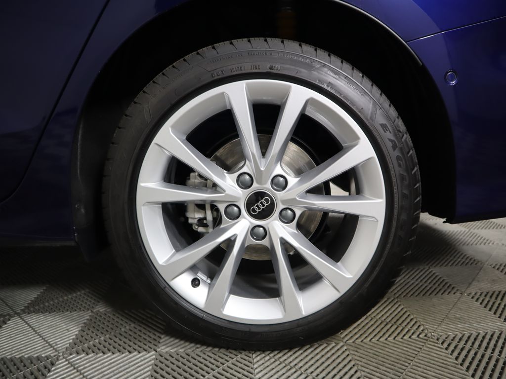 Vehicle image 32 of 34