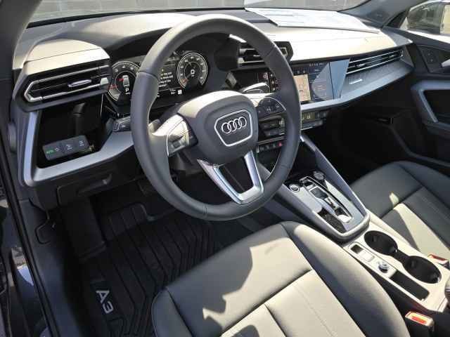 Vehicle image 33 of 43