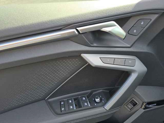 Vehicle image 35 of 43