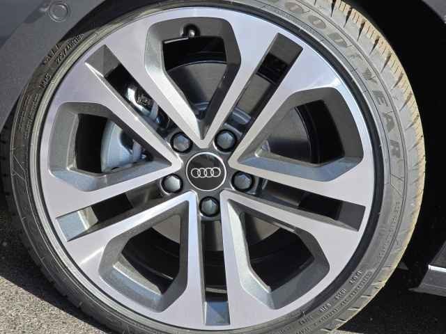 Vehicle image 25 of 43
