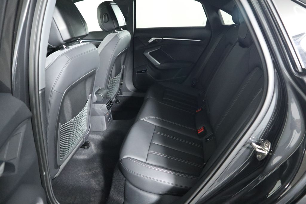 Vehicle image 23 of 34