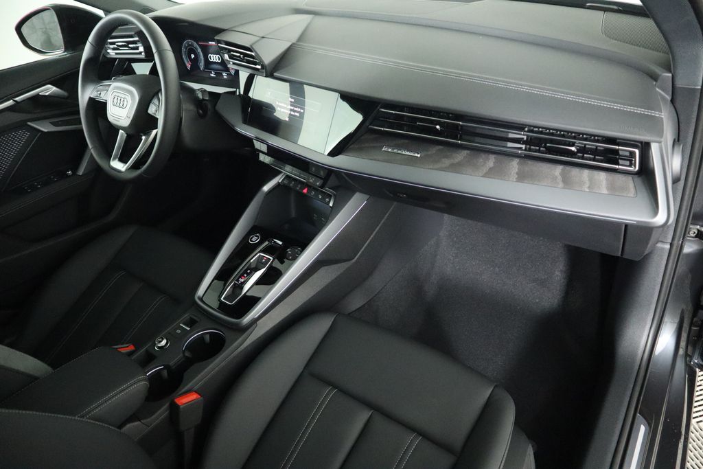 Vehicle image 19 of 34