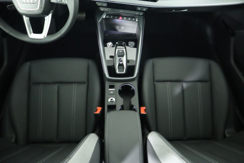 Vehicle image 18 of 34