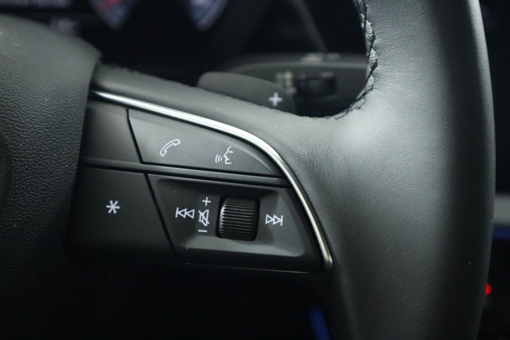 Vehicle image 14 of 34